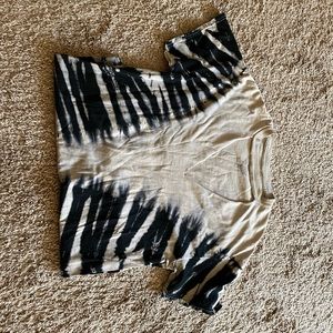 Fun bleach dyed T-shirt with keyhole cutout